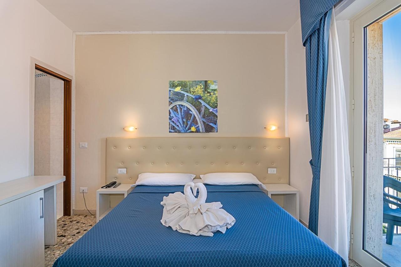 Hotel Caribe Viareggio Bagian luar foto