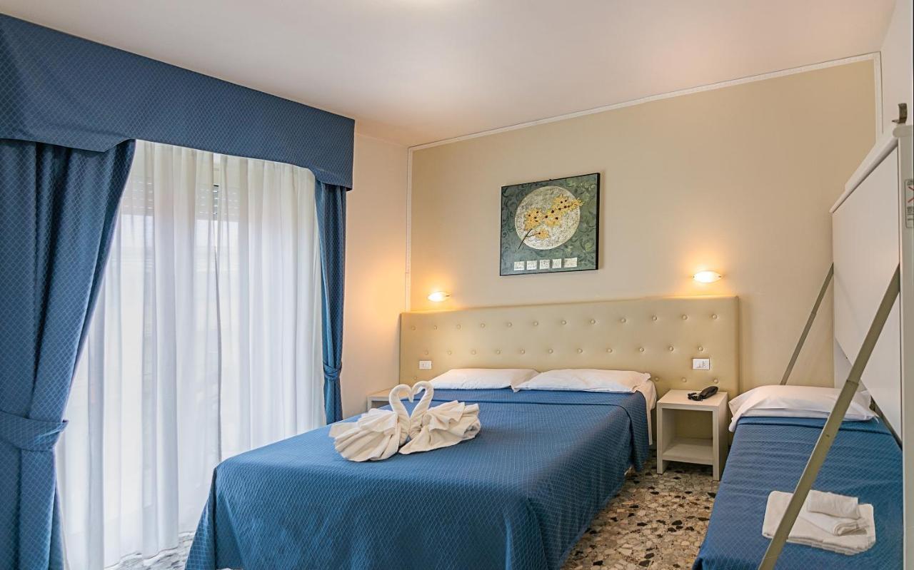Hotel Caribe Viareggio Bagian luar foto
