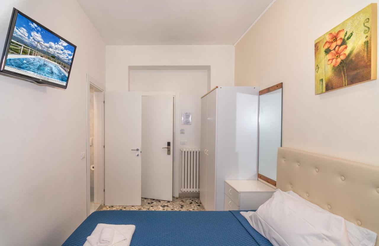 Hotel Caribe Viareggio Bagian luar foto