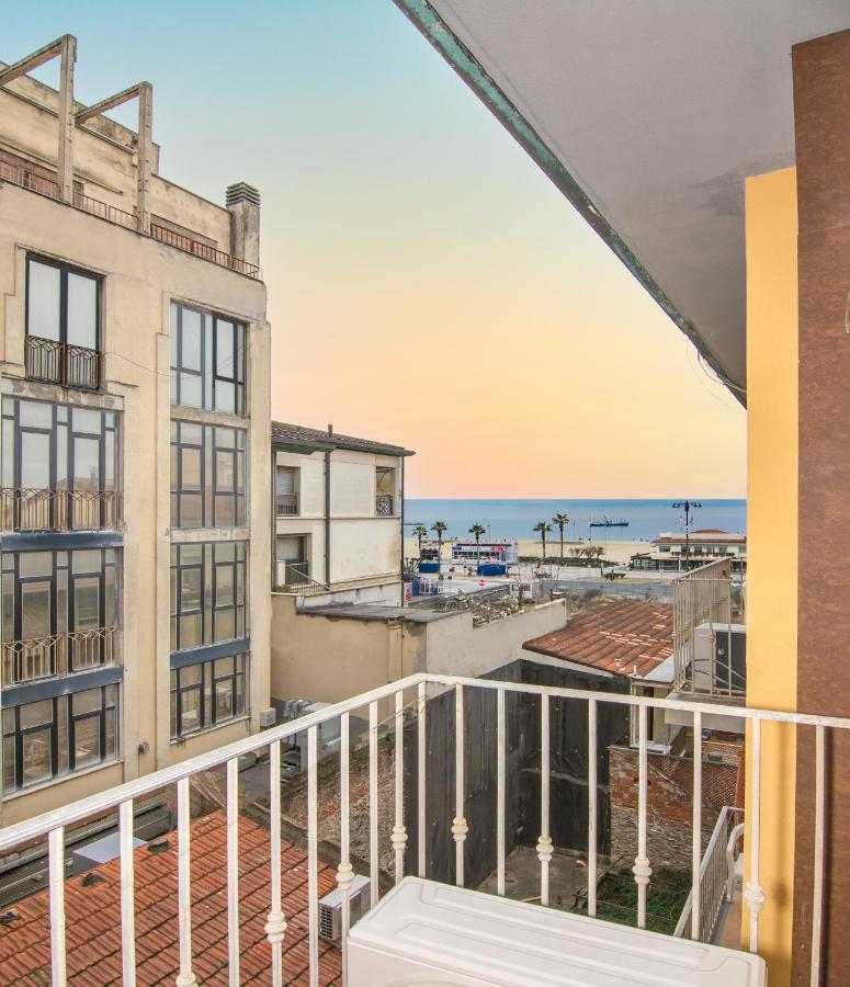 Hotel Caribe Viareggio Bagian luar foto