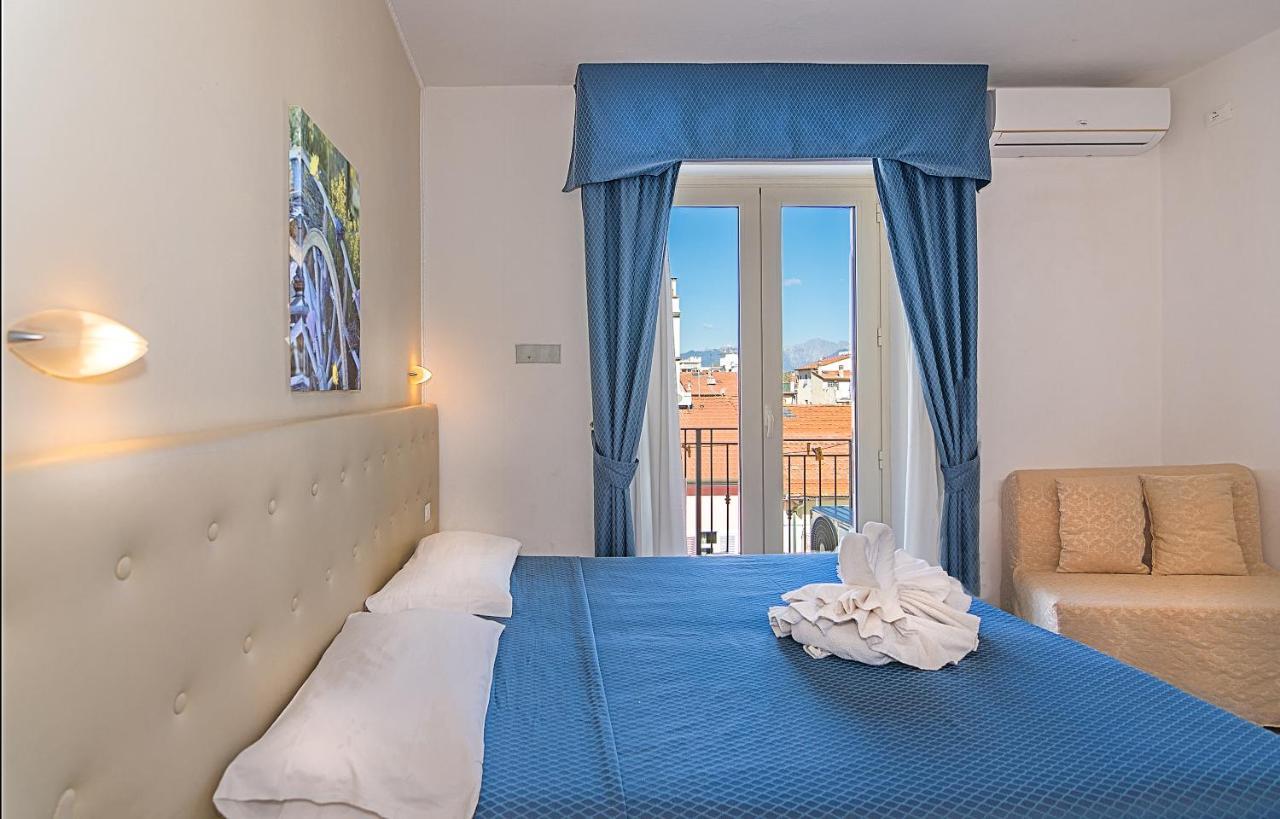 Hotel Caribe Viareggio Bagian luar foto