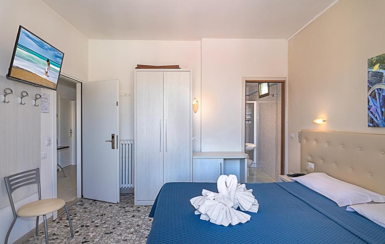 Hotel Caribe Viareggio Bagian luar foto