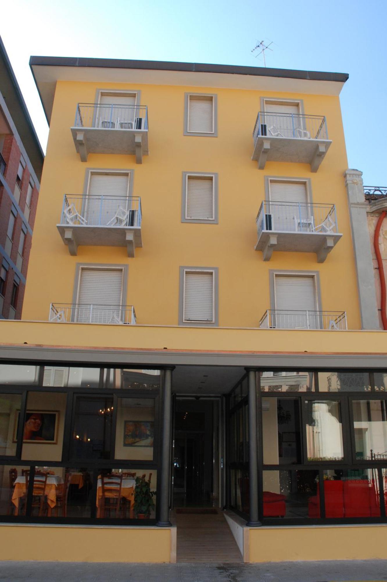 Hotel Caribe Viareggio Bagian luar foto