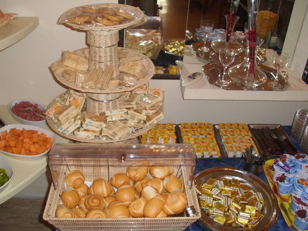 Hotel Caribe Viareggio Bagian luar foto