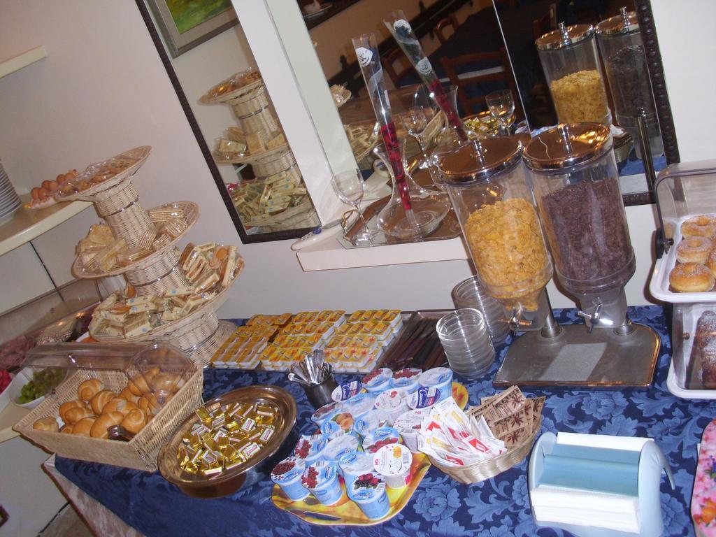 Hotel Caribe Viareggio Bagian luar foto