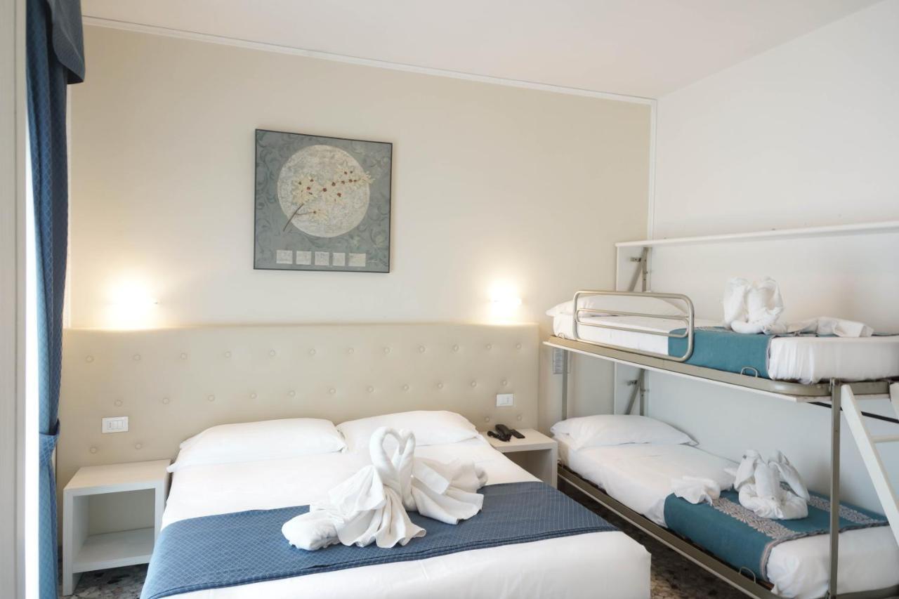 Hotel Caribe Viareggio Bagian luar foto