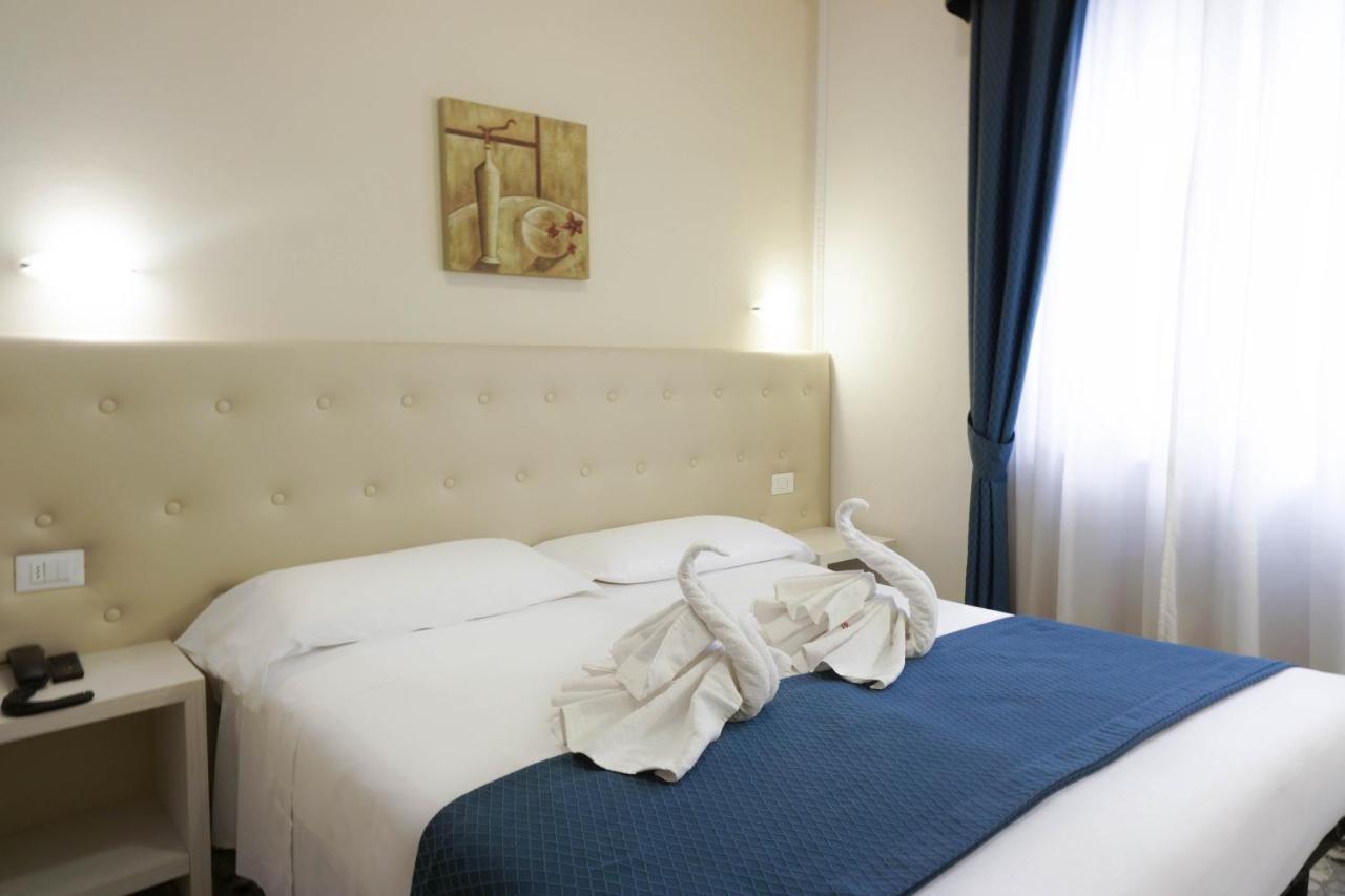 Hotel Caribe Viareggio Bagian luar foto