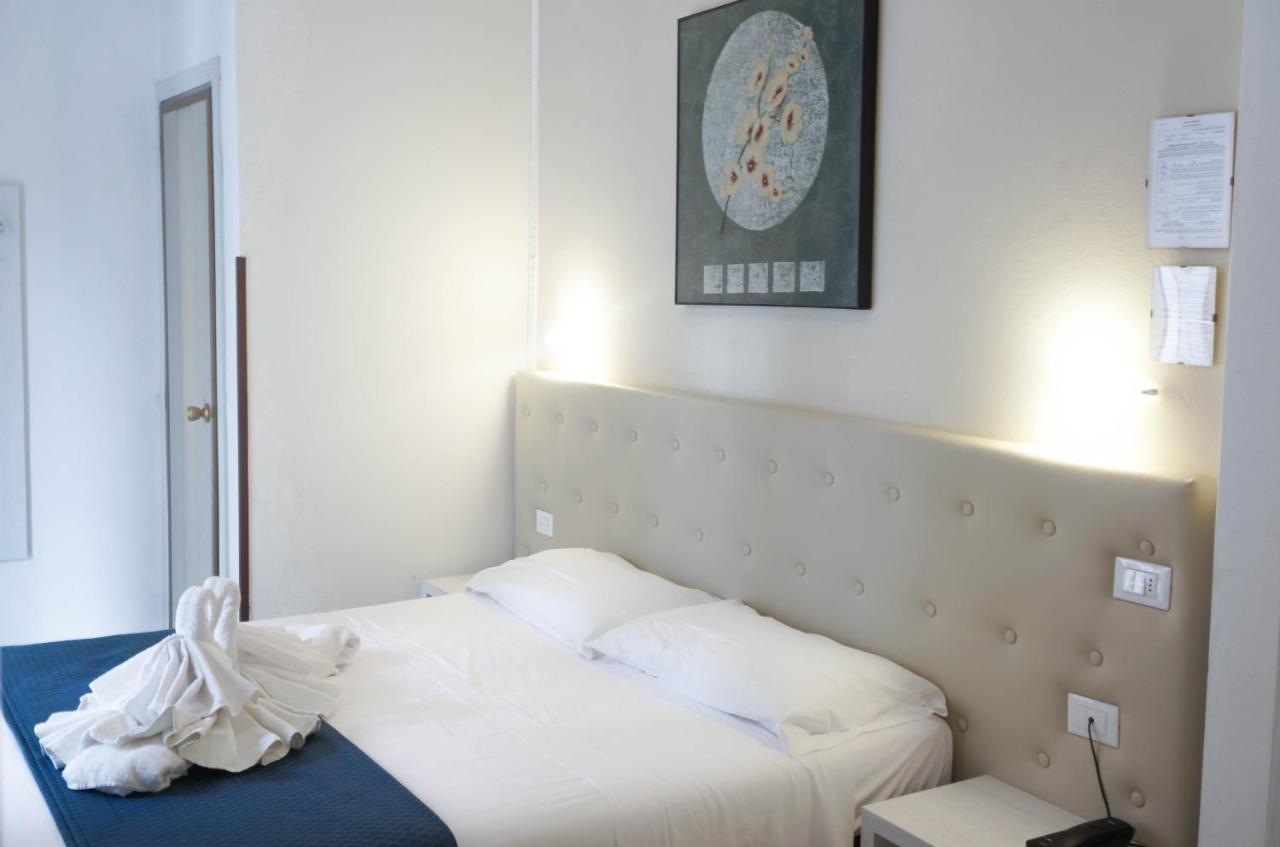 Hotel Caribe Viareggio Bagian luar foto