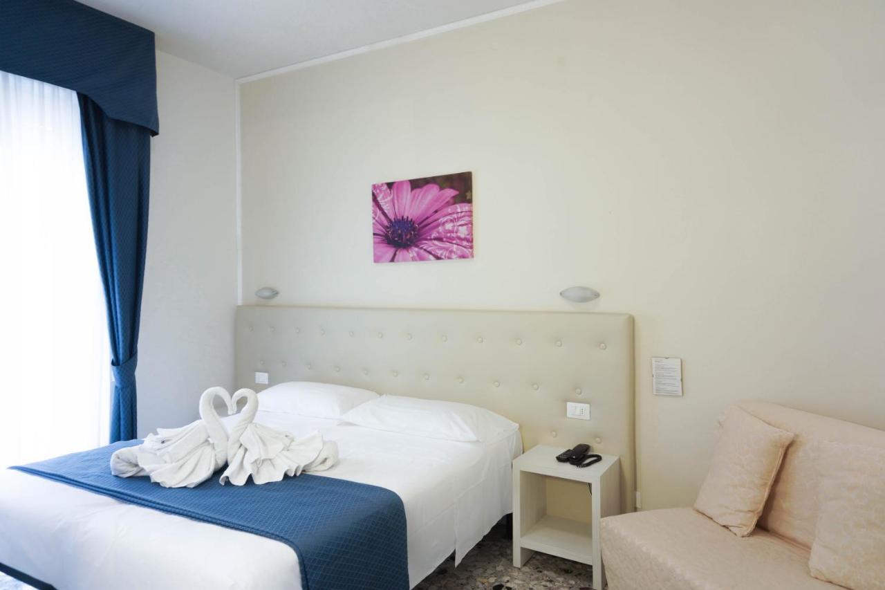 Hotel Caribe Viareggio Bagian luar foto
