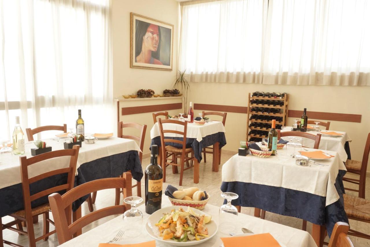 Hotel Caribe Viareggio Bagian luar foto
