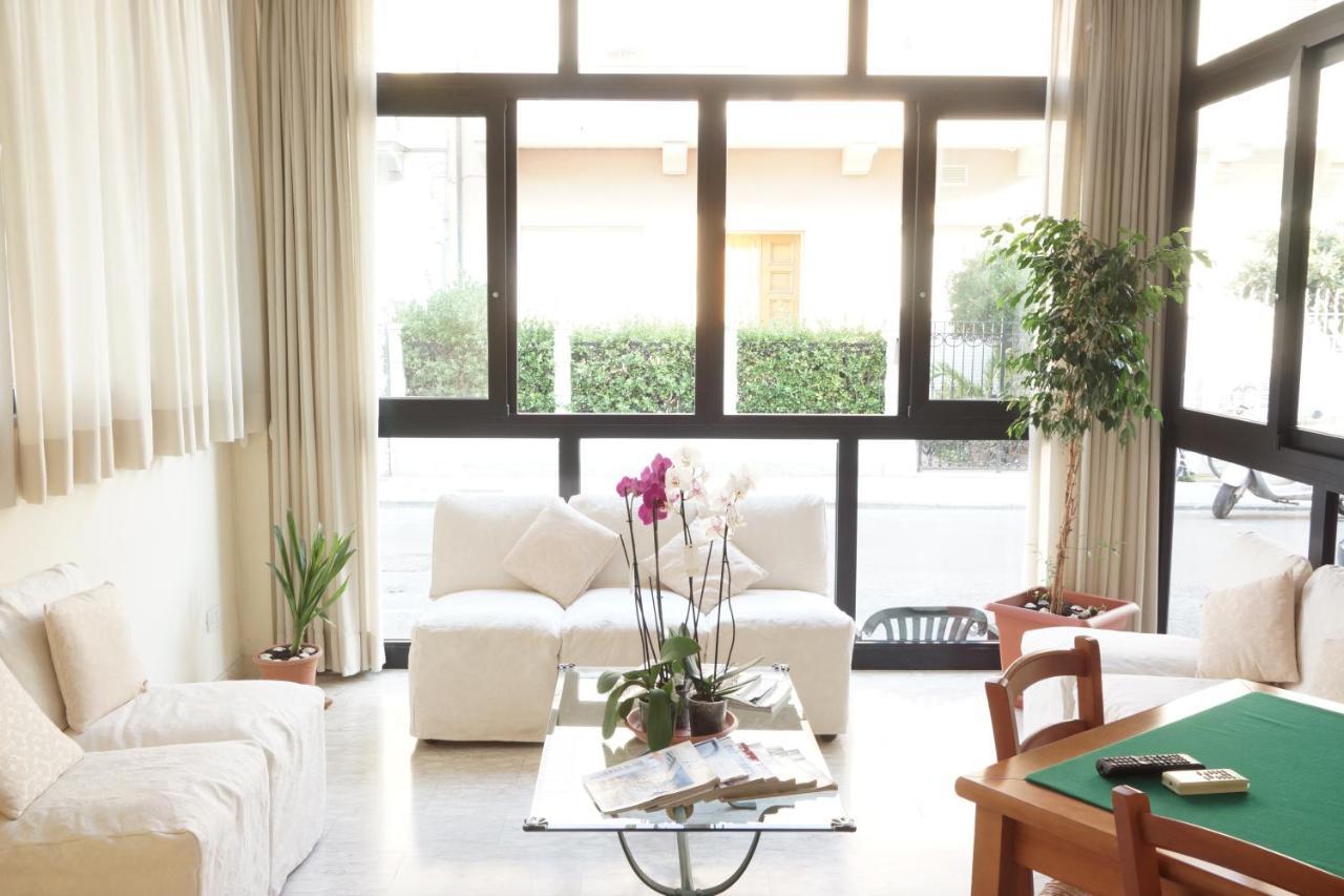 Hotel Caribe Viareggio Bagian luar foto